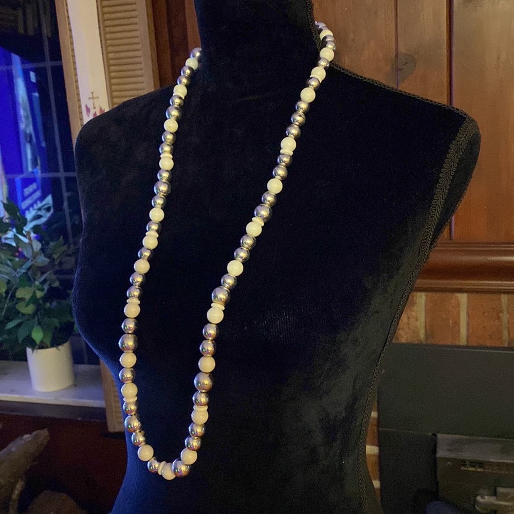 Vintage 60+-year-old 36” beaded necklace excellent condition 50s-60s